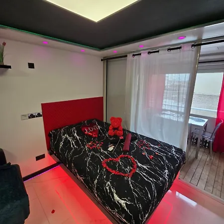 C12 Deluxe Lejlighed *