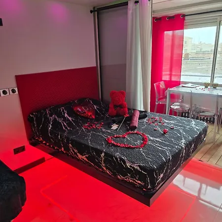 C12 Deluxe Apartment *