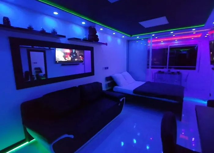 C12 Deluxe شقة آجد