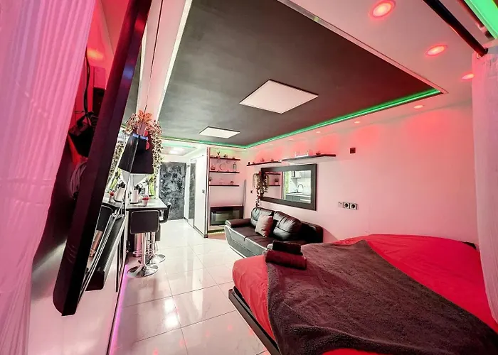 C12 Deluxe شقة آجد